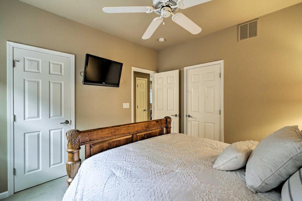 Waterfront Lake Ozark Condo With Deck And Pools Esterno foto