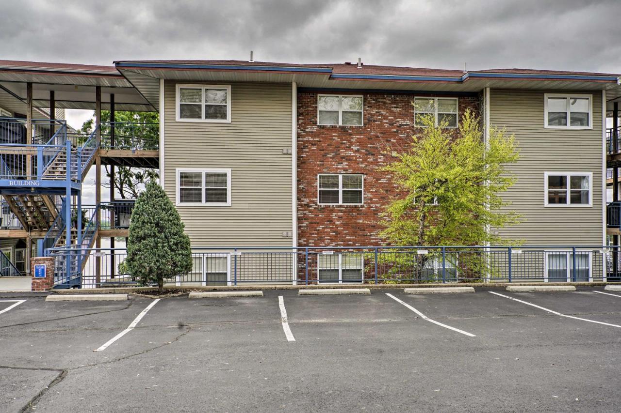 Waterfront Lake Ozark Condo With Deck And Pools Esterno foto