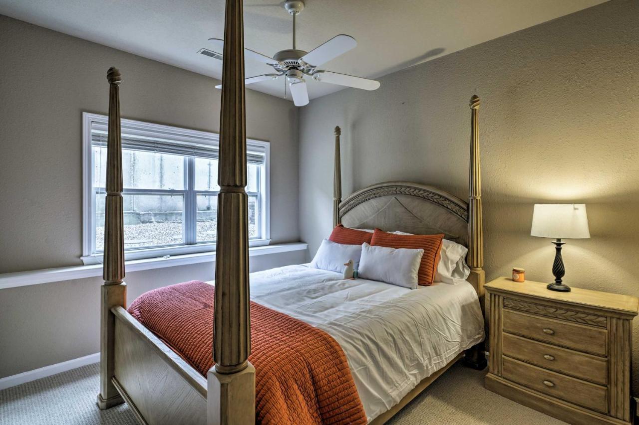 Waterfront Lake Ozark Condo With Deck And Pools Esterno foto